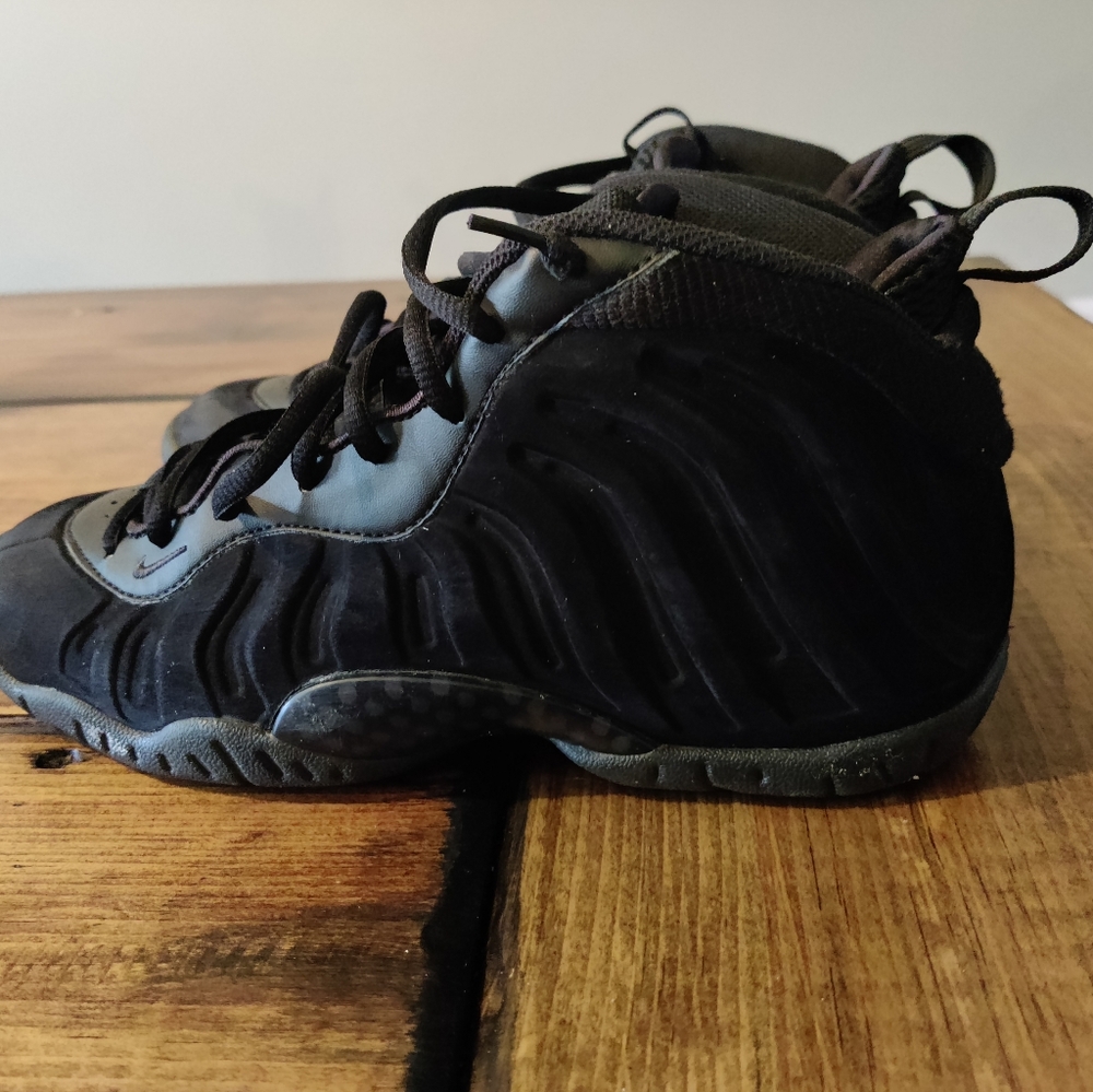 Nike Little posite anthracite suede 6.5Y